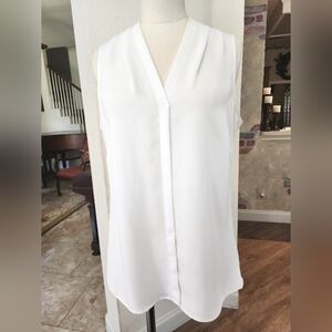 EUC-NIC+ZOE Classic White Sleeveless V-Neck Blouse!💚🌼💚